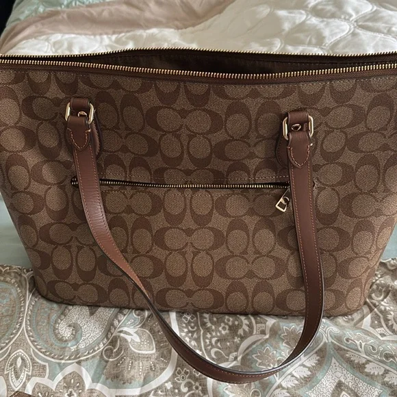 Coach Tote/ Matching Wallet - Picture 5 of 8